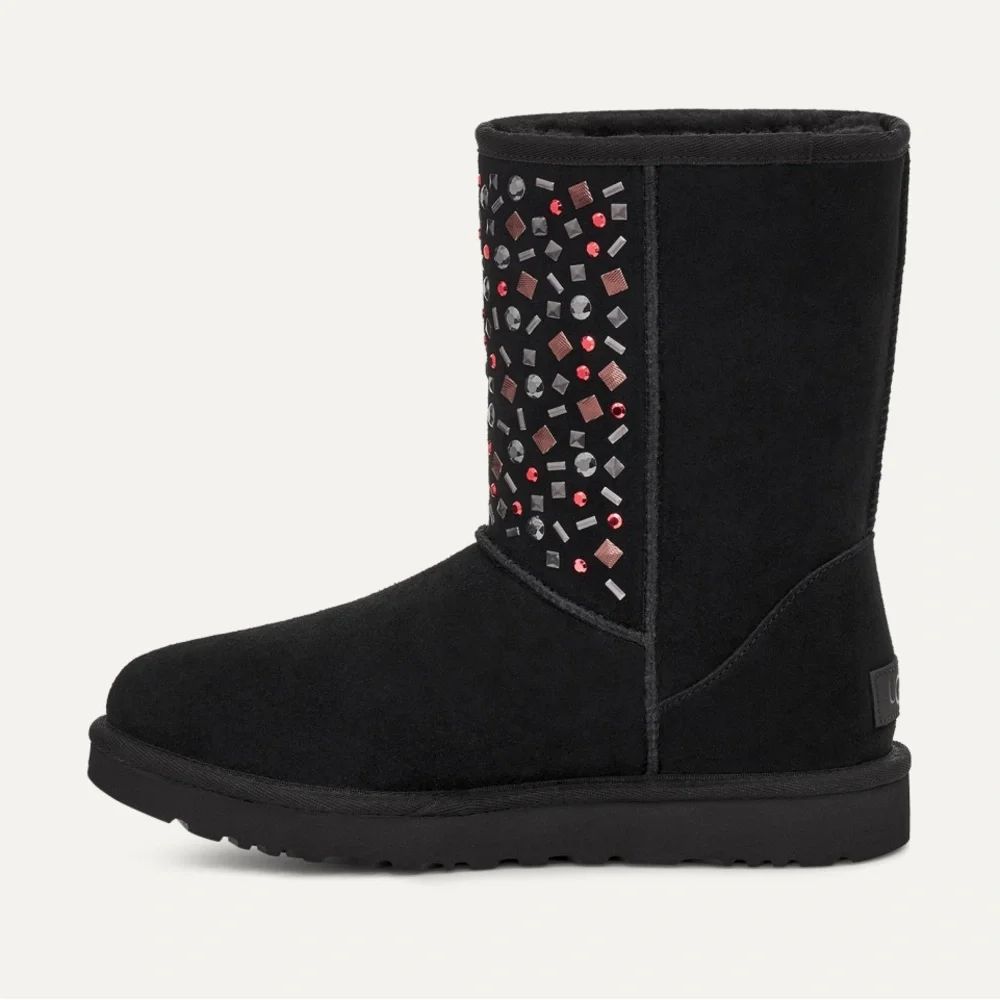 EUC Women’s Size 6 (Euro Sz 37) UGG Classic Short Stud II Winter Boote In Black - Picture 4 of 15